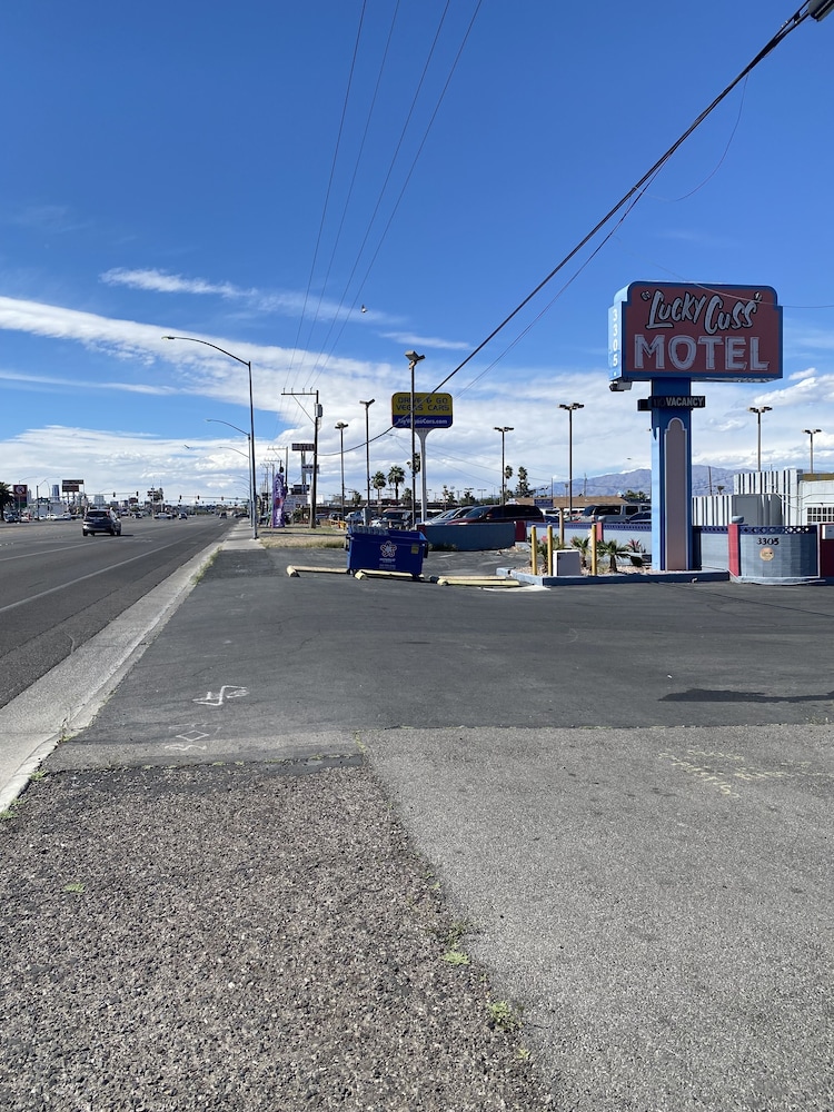 Lucky Cuss Motel - photo 41