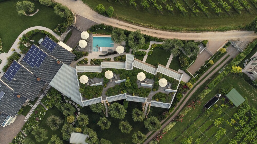 San Colombano Suites — 4-Star Luxury Hotel in Bardolino, Italy