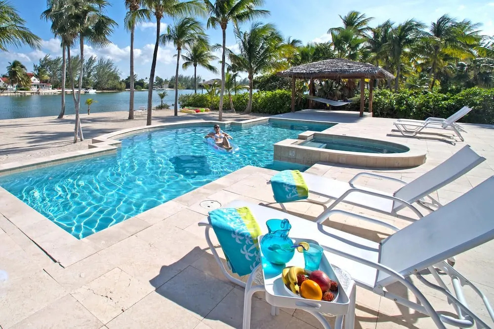 Just For Fun — 4-Star Luxury Hotel in North Side, Cayman Islands