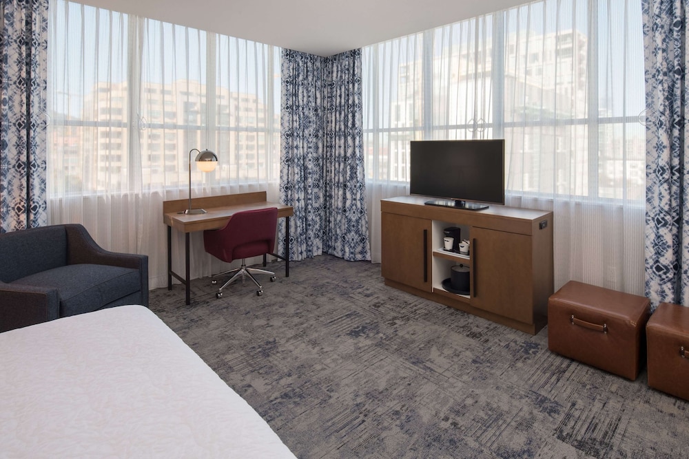 Hampton Inn & Suites Portland Pearl District - photo 10