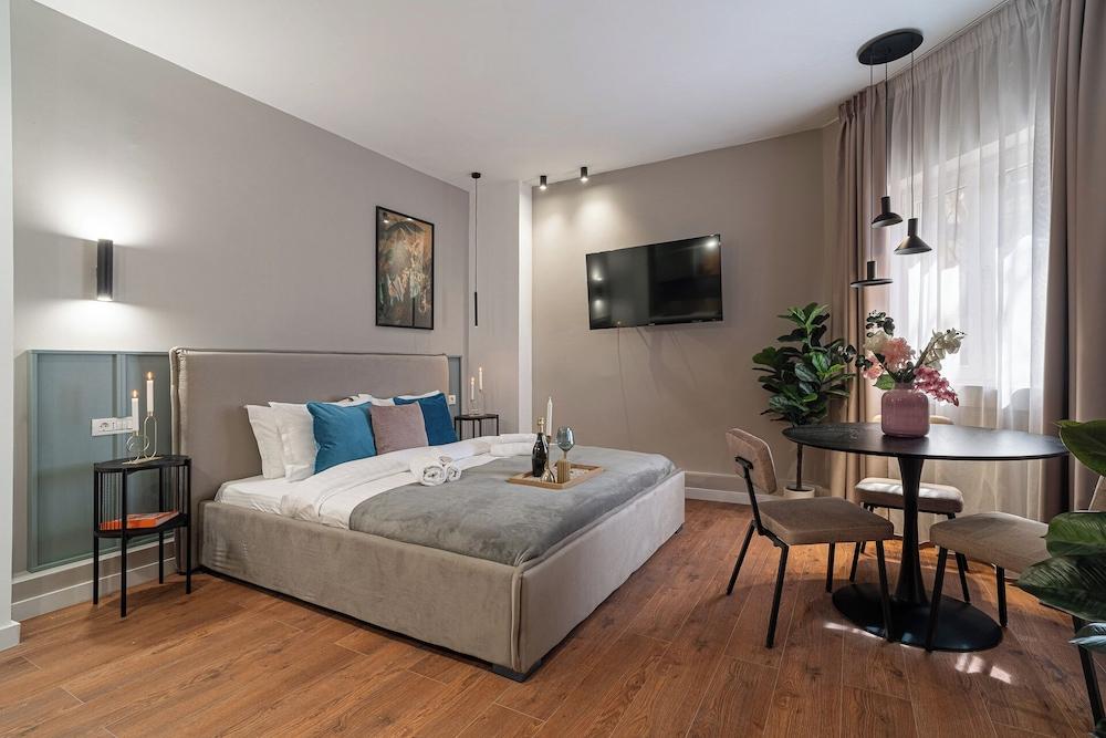 Trendy & Private City Studios Near Cismigiu & Calea Victoriei — 4-Star Luxury Hotel in Bucharest, Romania