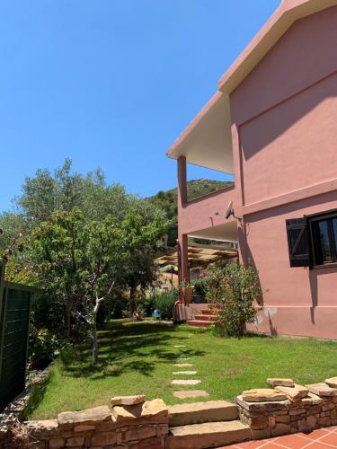 Casa al mare Dany — 4-Star Luxury Hotel in Solanas, Italy