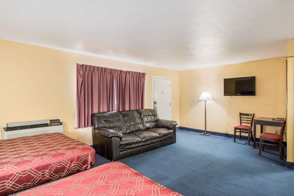 Econo Lodge Cameron - photo 21