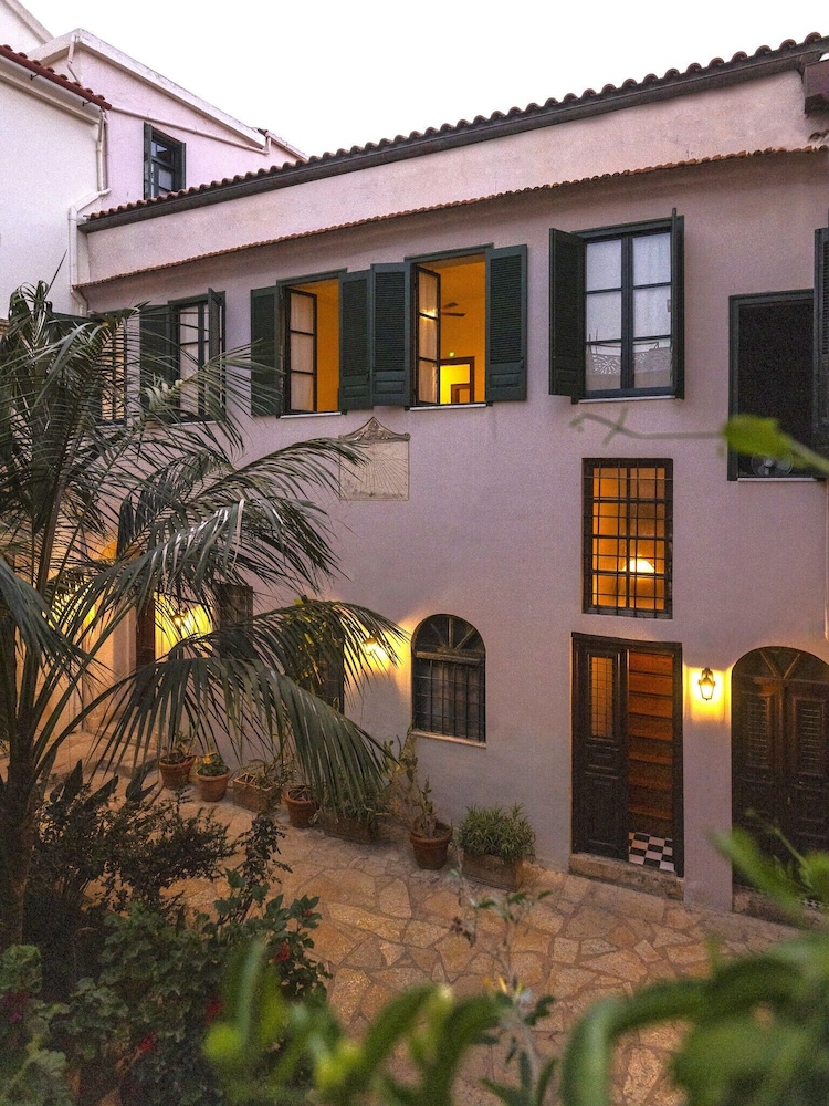 Sundial Lodge — 4-Star Luxury Hotel in Chania, Greece