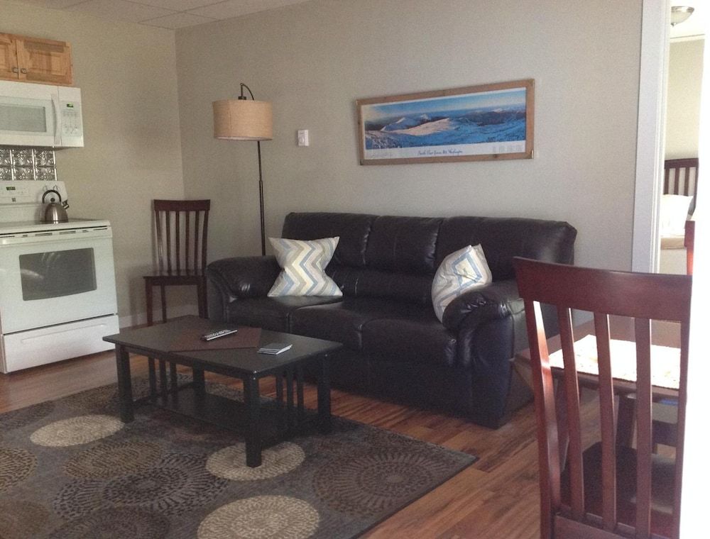 Strictly Moose Luxury Vacation Suites - photo 26