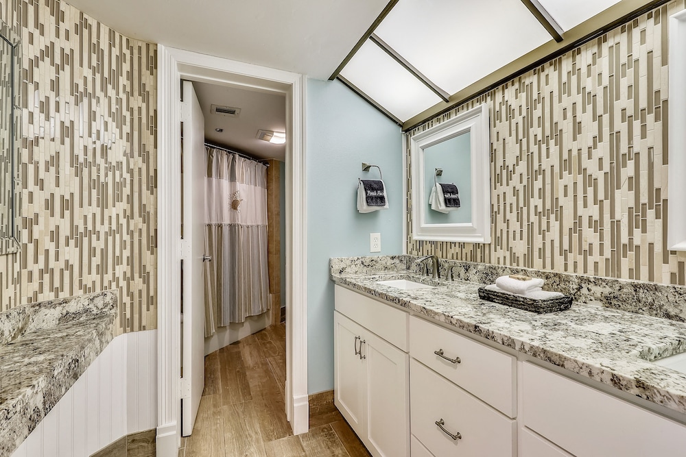 East Pass Towers 107 2 Bedroom Condo by RedAwning Destin - photo 16