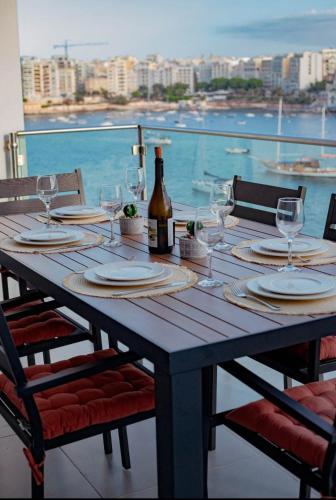 Brilliance of the sea apt — 4-Star Luxury Hotel in San Giljan, Malta