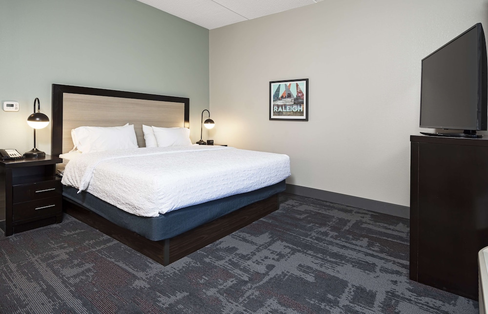 Hampton Inn & Suites Raleigh Downtown - photo 29