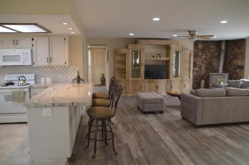 Beautiful 3 bedroom home located near Yosemite — 4-Star Luxury Hotel in Oakhurst, United States