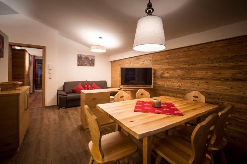 Appartements Die Rifflerin — 4-Star Luxury Hotel in Going, Austria