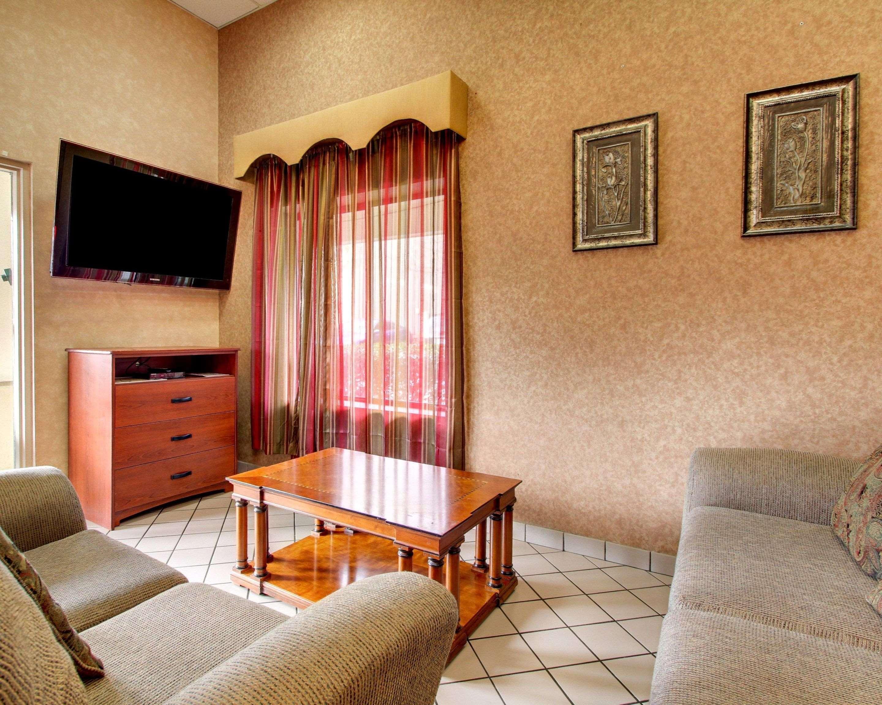 Rodeway Inn North - photo 15