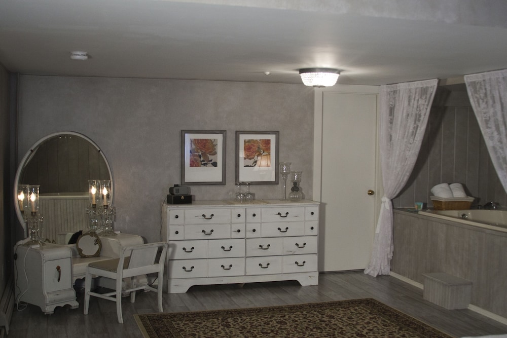 The Vermont Inn - photo 21