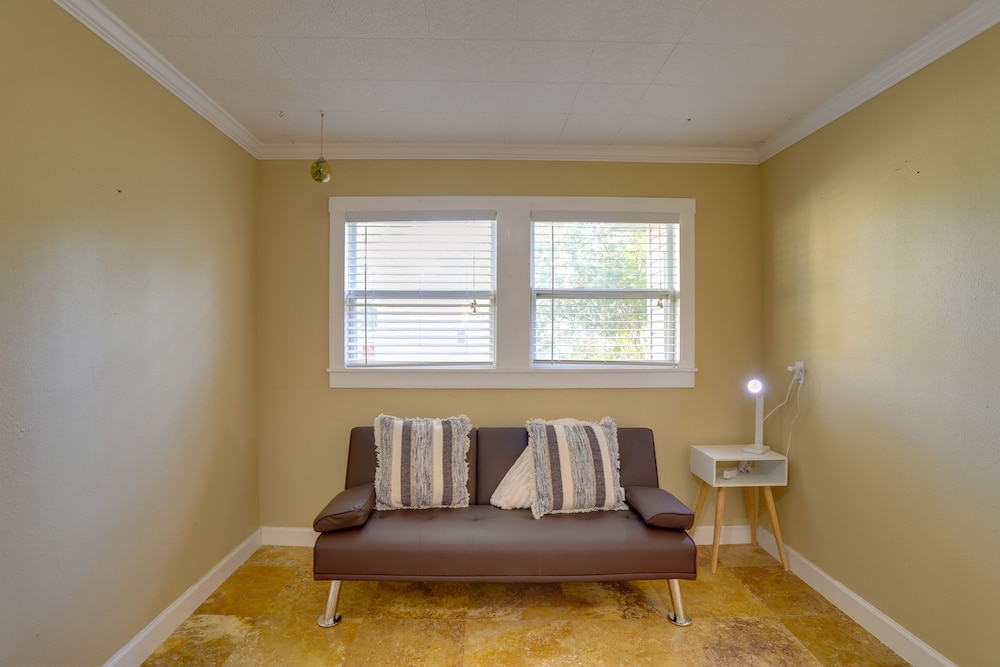 St Petersburg Vacation Rental Home w Pergola - photo 12