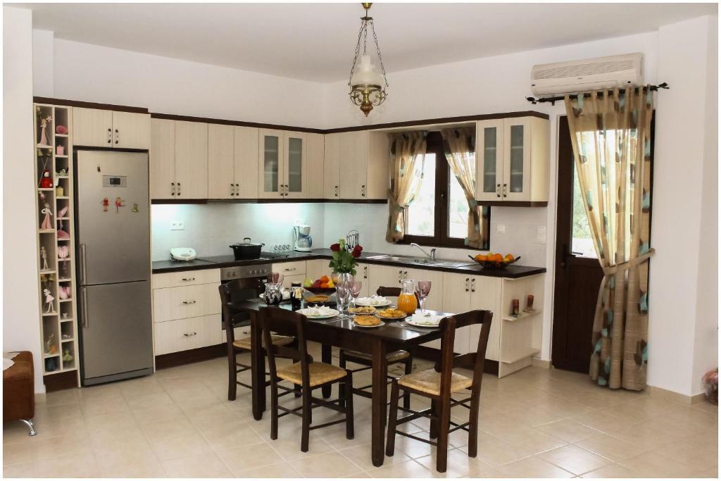 Villa Rousa — 4-Star Luxury Hotel in Rethymno, Greece