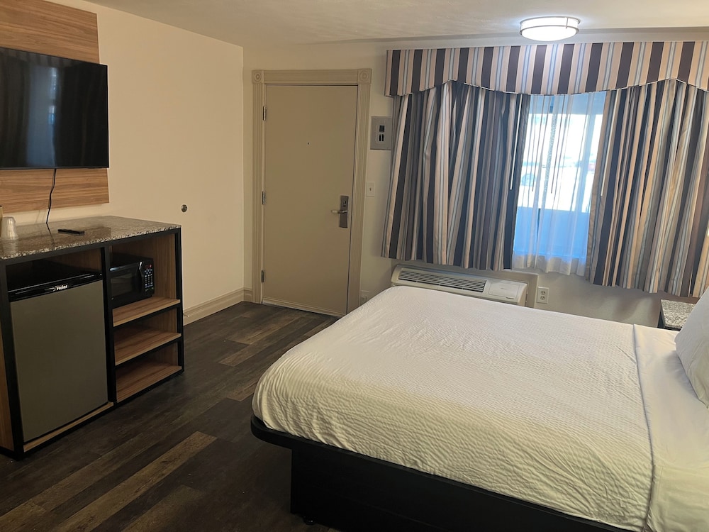 Econo Lodge Malden - photo 10