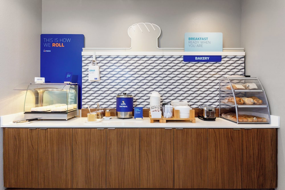 Holiday Inn Express & Suites Macclenny by IHG - photo 34