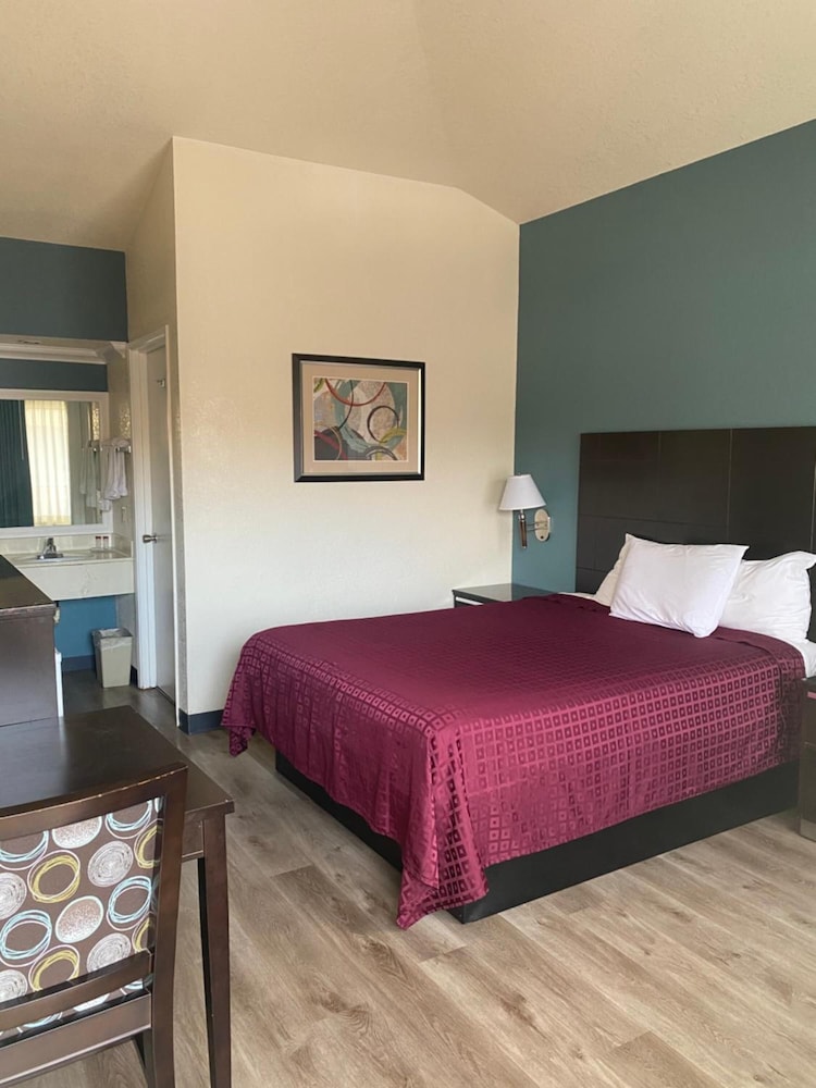 Atascadero Inn - photo 17