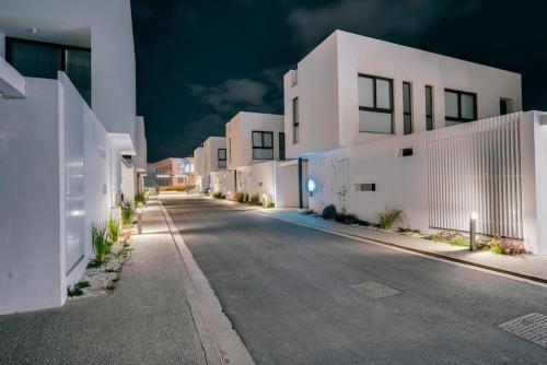 SunnyVillas 4BR New Villa Private Pool in Pernera