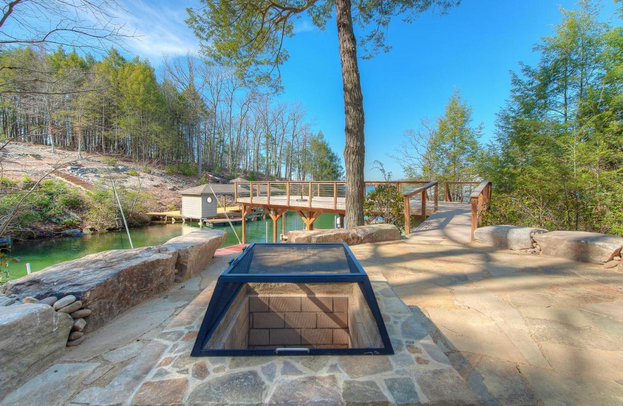 Dragonfly Cove - carbon neutral hotel in Unknown City