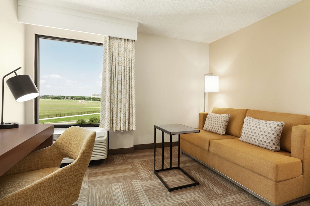 Hampton Inn Houston Hobby Airport - photo 21