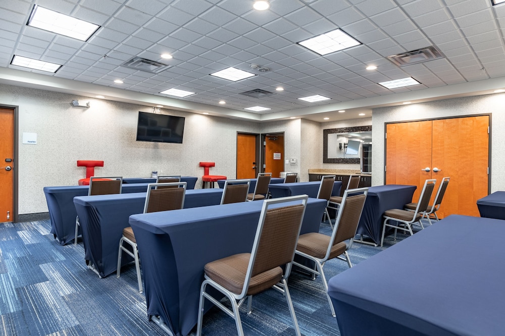 Holiday Inn Express & Suites New Martinsville by IHG - photo 61