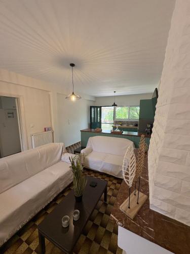Sunbeam house — 4-Star Luxury Hotel in Nea Makri, Greece
