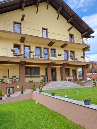 Agropensiunea Maya Andrei in Novaci, Romania