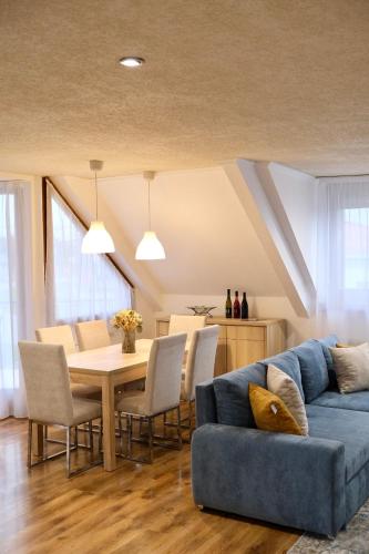 Trón Apartman 2 — Siklos — photo 5