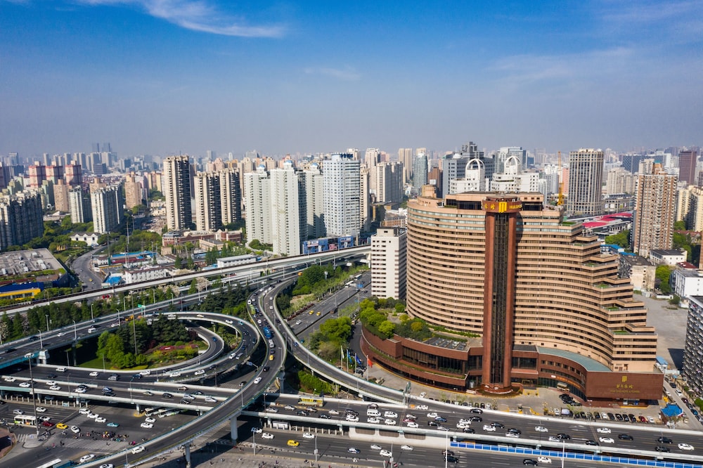 Hua Ting Hotel & Towers — 4-Star Luxury Hotel in Shanghai, People's Republic of China