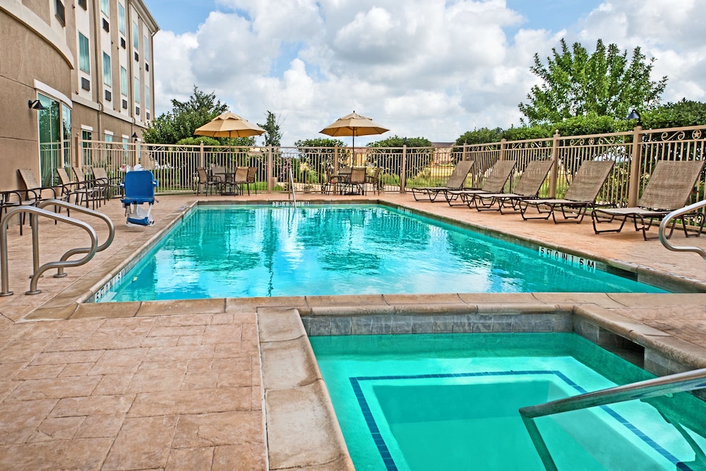 Holiday Inn Express & Suites Cotulla by IHG - photo 24