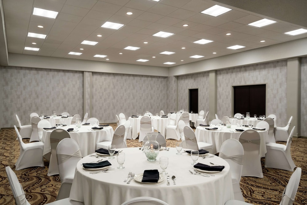 Embassy Suites by Hilton Brunswick - photo 33