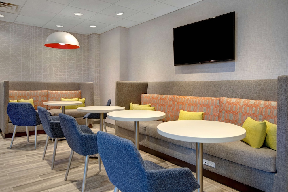 Hampton Inn & Suites Yonkers - photo 4