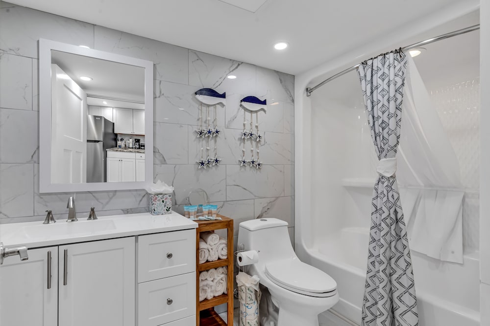 Breakers Tower 1BR Oceanfront Condo - photo 23