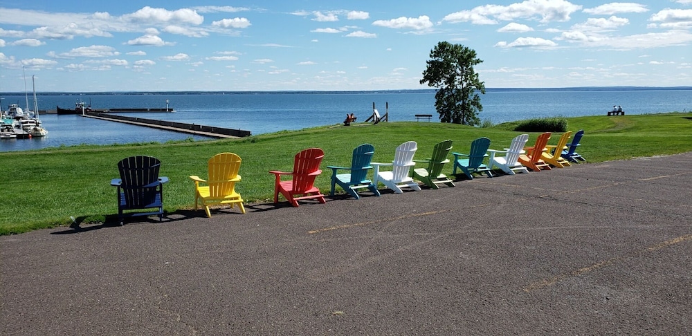 The Washburn Inn On the Lake - photo 40