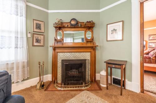 Rustic 2 Bedroom walking distance to Downtown