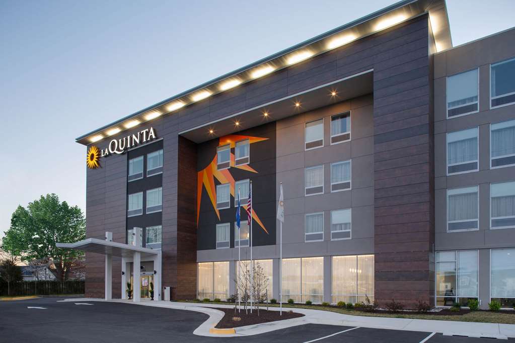 La Quinta Inn & Suites by Wyndham Manassas Va Dulles Airport - photo 3