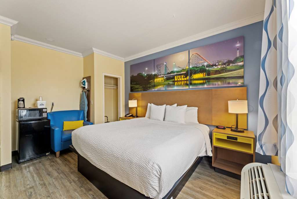 Days Inn & Suites by Wyndham Euless DFW Airport South - photo 33