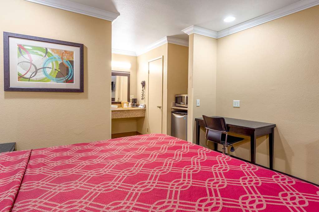 Econo Lodge Inn & Suites Escondido Downtown - photo 23