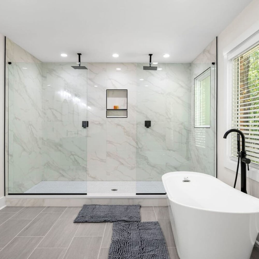 Grand Retreat Luxury Vacation for Large Groups in Fayetteville, United States