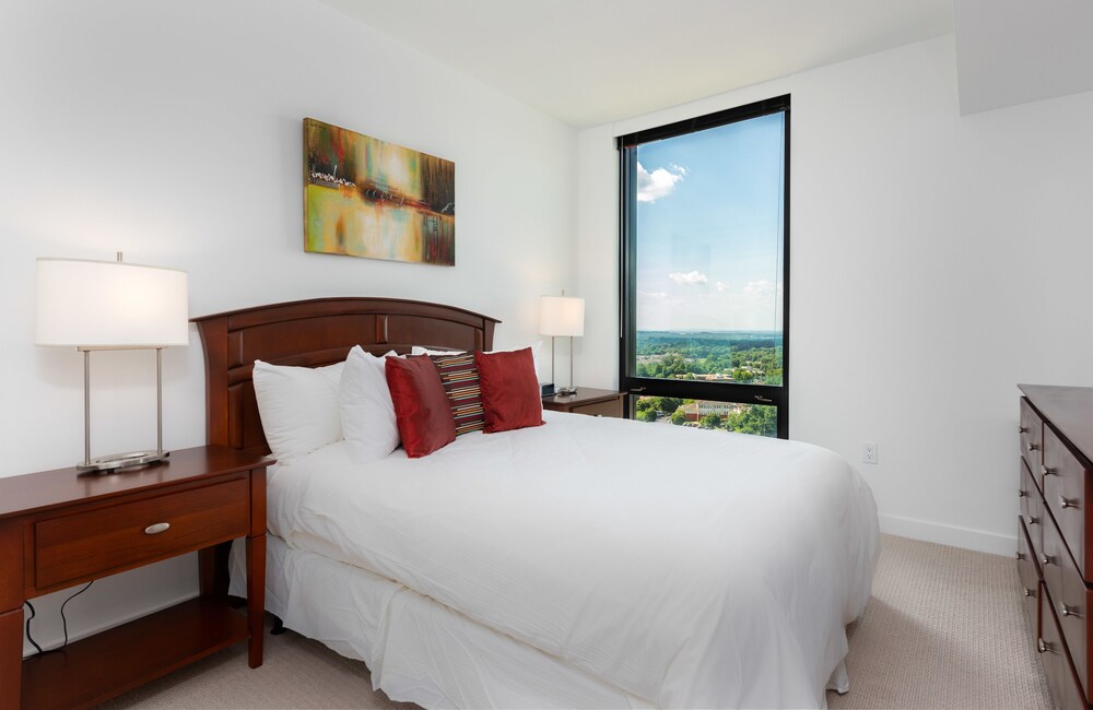 Global Luxury Suites at Reston Town Center - photo 36
