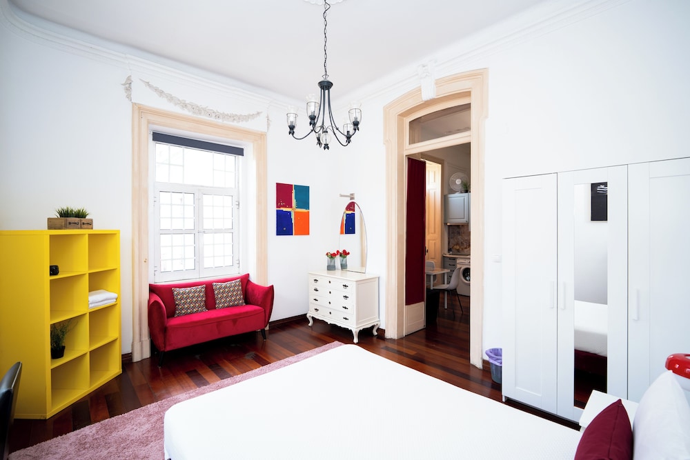 Open Trace 2 Bedroom Apartment Located Centeral Lisbon — 4-Star Luxury Hotel in Lisbon, Portugal