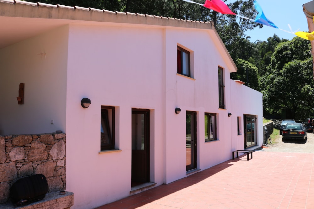 Beautiful 2 3 bed Villa in Freixieiro de Soutelo — 4-Star Luxury Hotel in Viana Do Castelo, Portugal