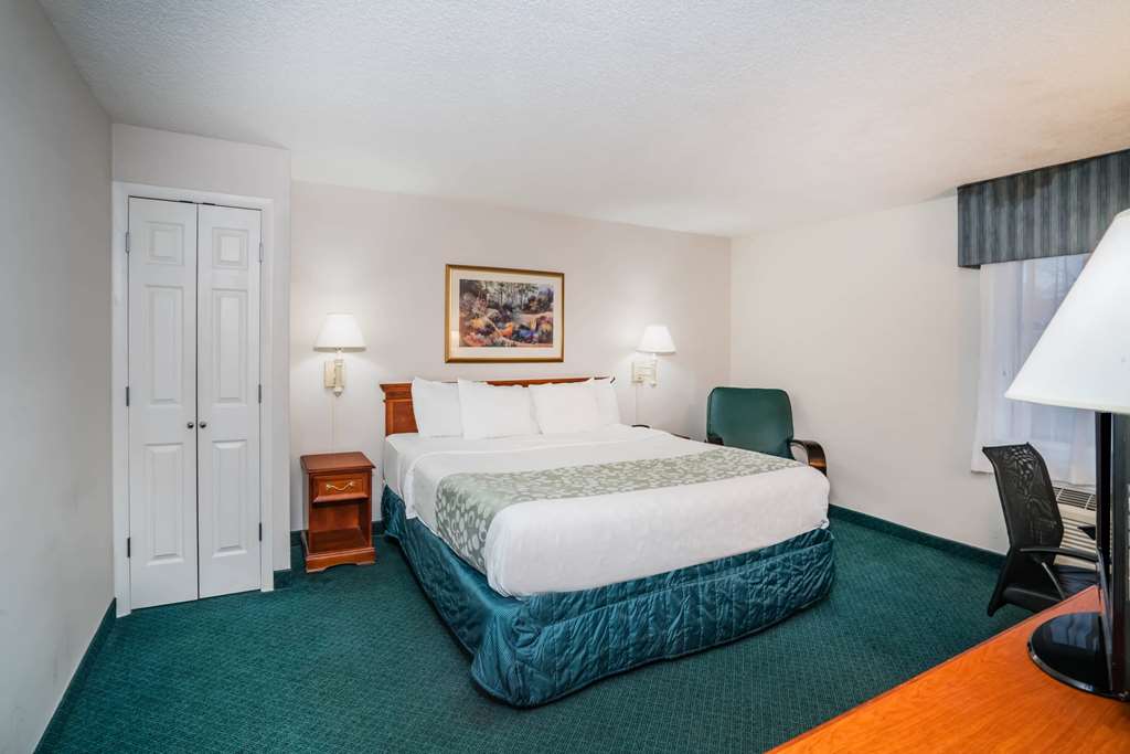 La Quinta Inn & Suites by Wyndham Nashville Franklin - photo 26