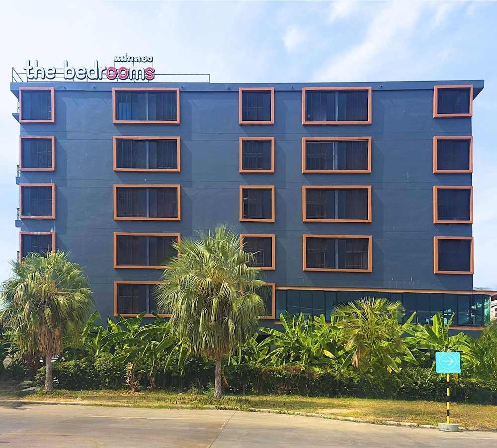 The Bedrooms Maeklong and Services Apartment — 4-Star Luxury Hotel in Samut Songkhram, Thailand