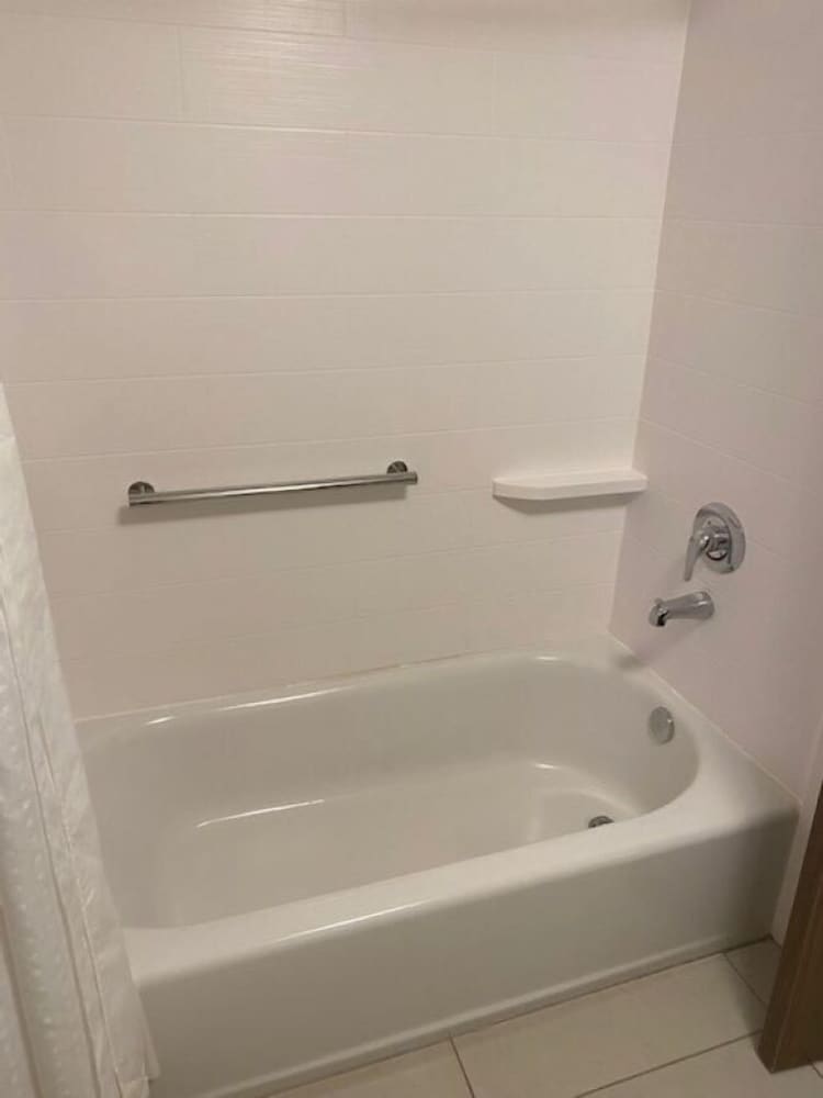 Holiday Inn Express & Suites Warrensburg North by IHG - photo 22