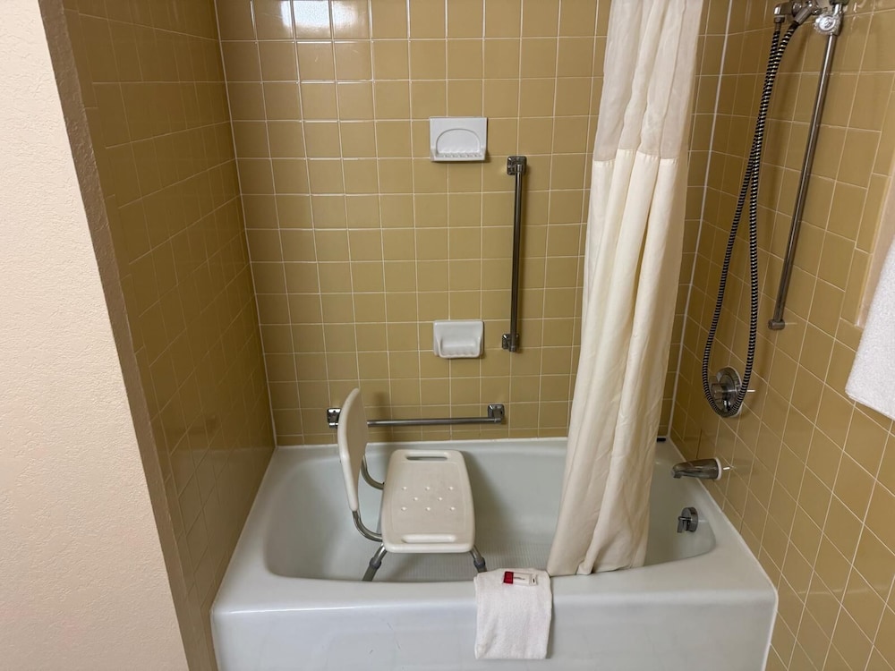 OYO Hotel Harriman near I 40 - photo 18