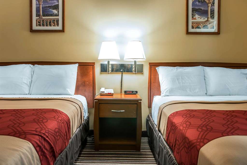 Econo Lodge Paw Paw - photo 17