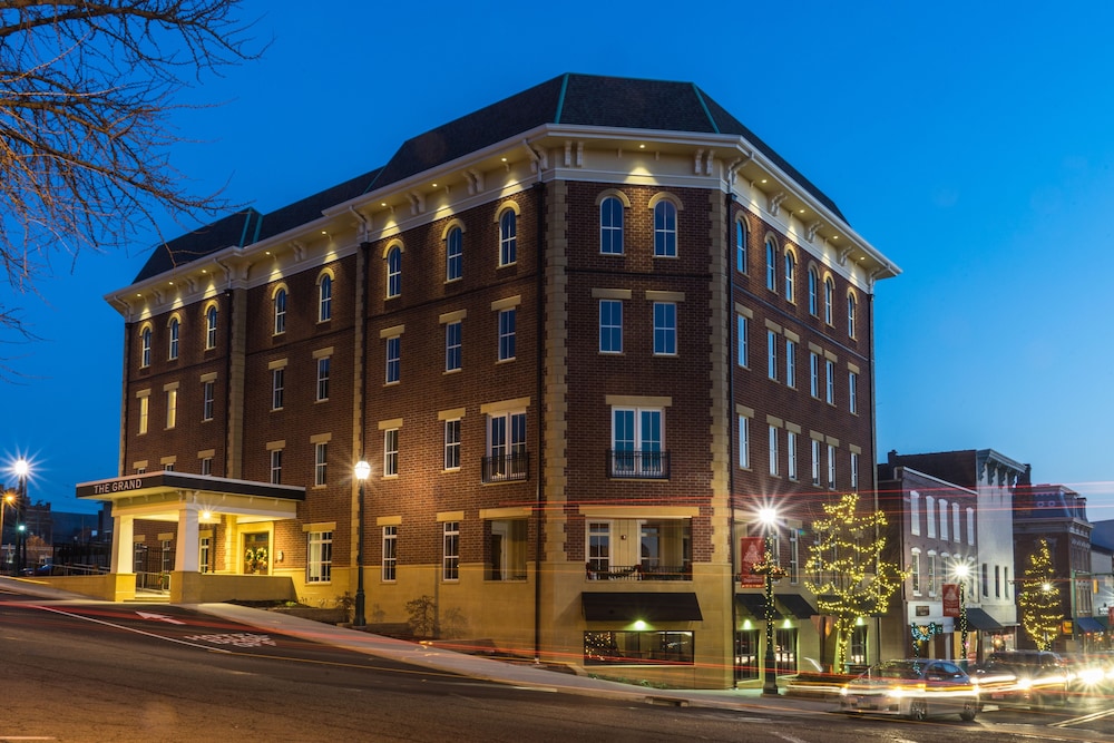 The Mount Vernon Grand Hotel - photo 4