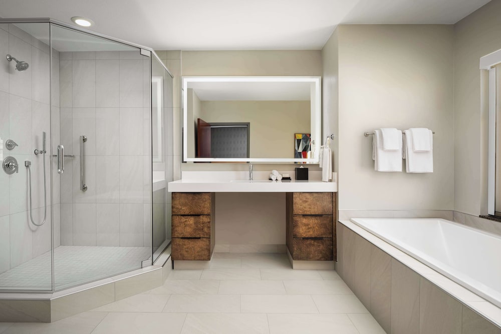 Embassy Suites Lincoln - photo 34