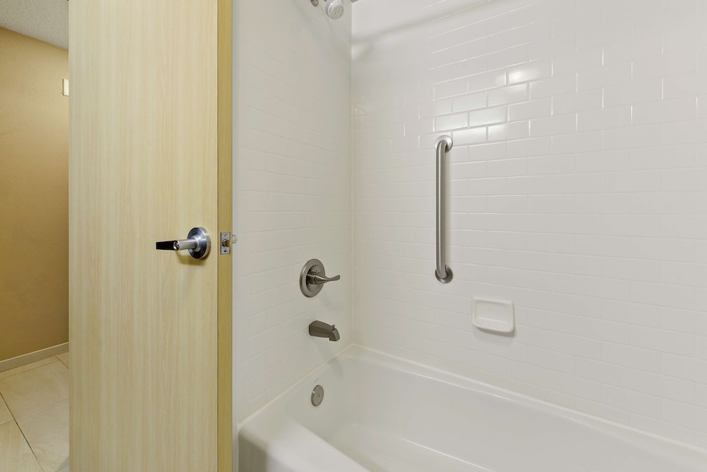 Hampton Inn & Suites Gulfport I 10 - photo 44